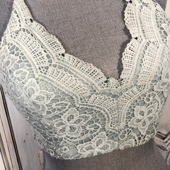 Phanuel Soft Sea foam Green Lace Adjustable Strap Crop Cami Size S-M - Picture 4 of 9